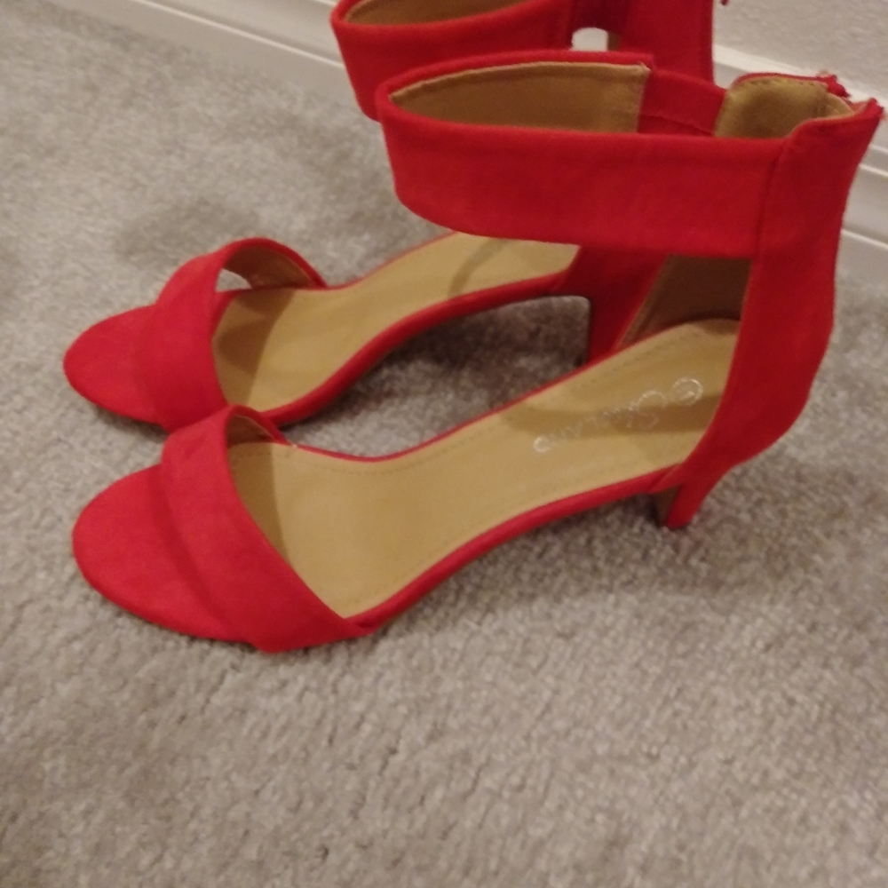 Heels - Picture 2 of 3